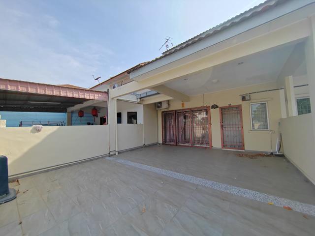 Terraced House for sale in Malaka