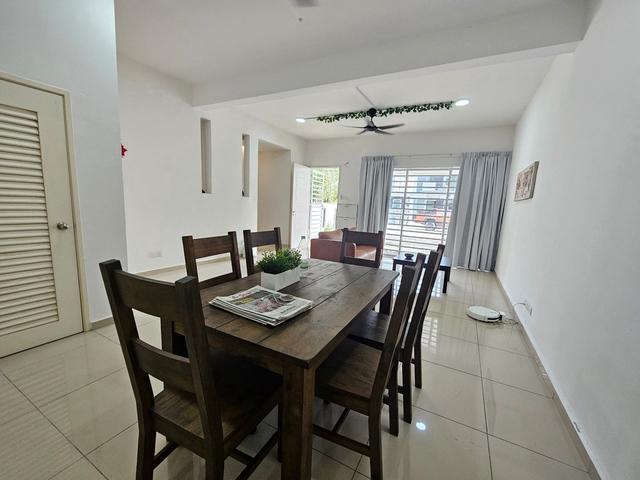 Terraced House for rent in Malaka