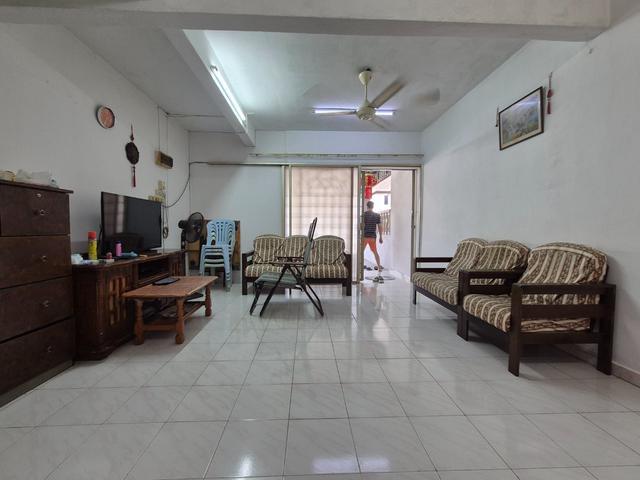 Terraced House for sale in Malaka