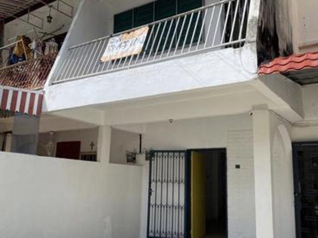 Terraced House for sale in Malaka