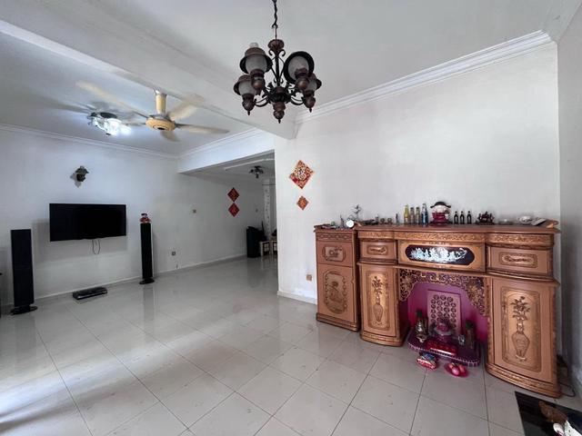 Terraced House for sale in Malaka