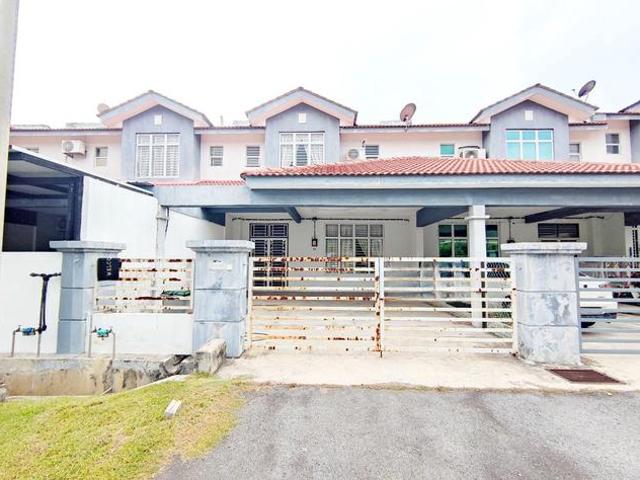 Terraced House for sale in Malaka