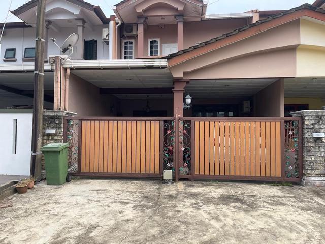 Terraced House for sale in Kuching, Bahagian Kuching