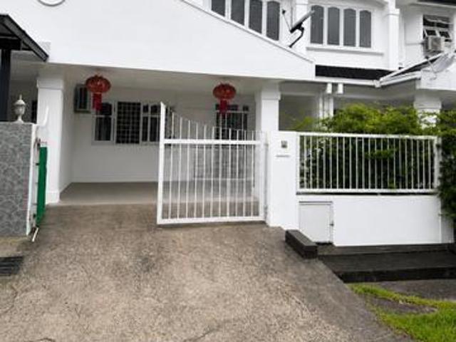 Terraced House for sale in Kuching, Bahagian Kuching