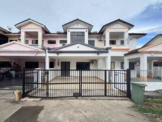 Terraced House for sale in Long Miri