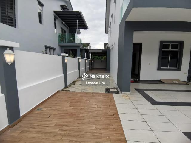 Residential House for sale in Long Miri