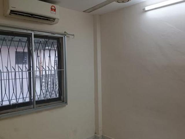 Terraced House for sale in Malaka
