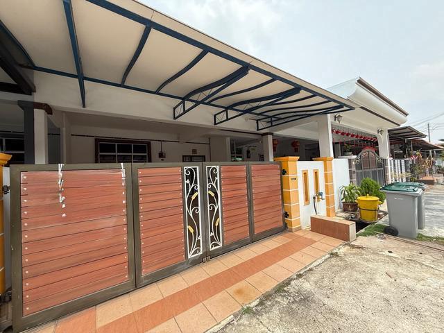 Terraced House for sale in Malaka