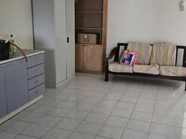 House for sale in Malaka