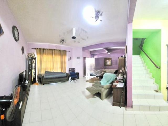 Terraced House for sale in Malaka