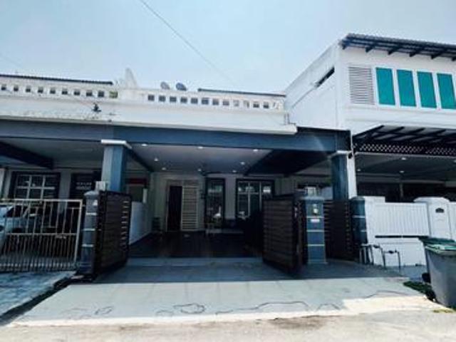 Terraced House for sale in Malaka