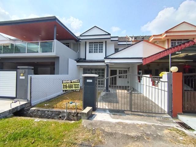 Terraced House for sale in Malaka