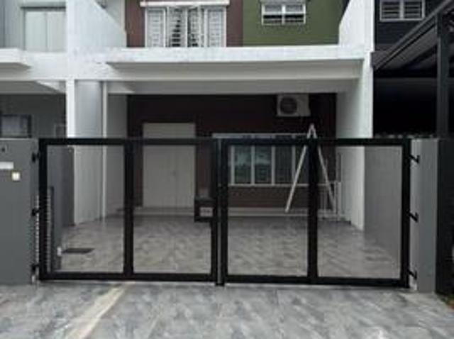 Terraced House for sale in Pontian