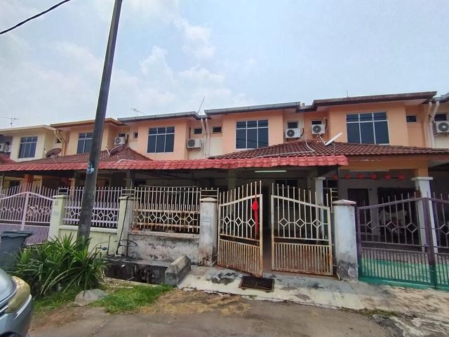Terraced House for sale in Malaka