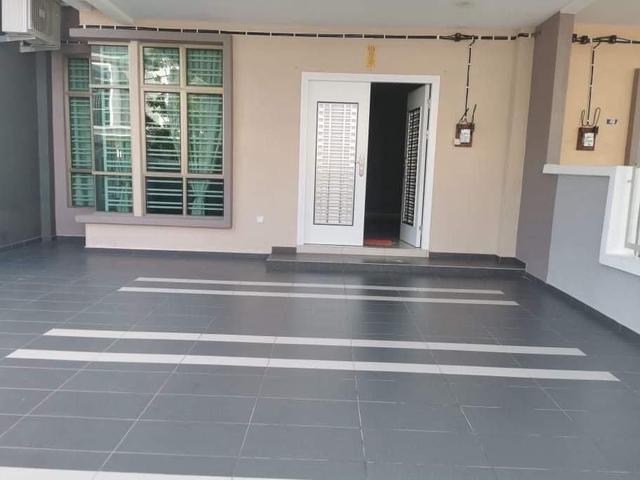 Terraced House for sale in Malaka