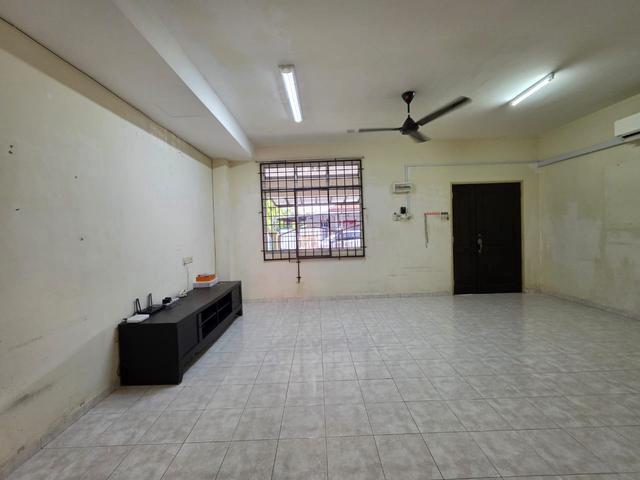 Terraced House for sale in Malaka