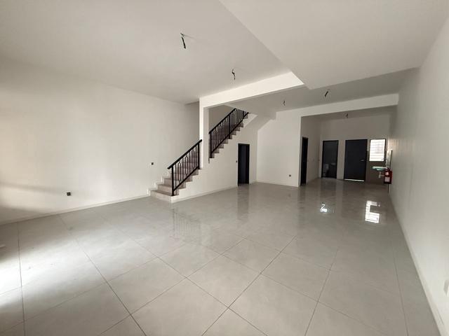 Terraced House for sale in Malaka
