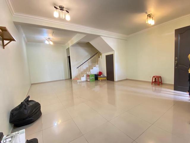 Terraced House for sale in Malaka