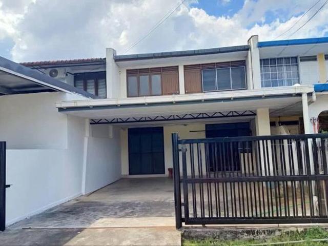 Terraced House for sale in Kuching, Bahagian Kuching