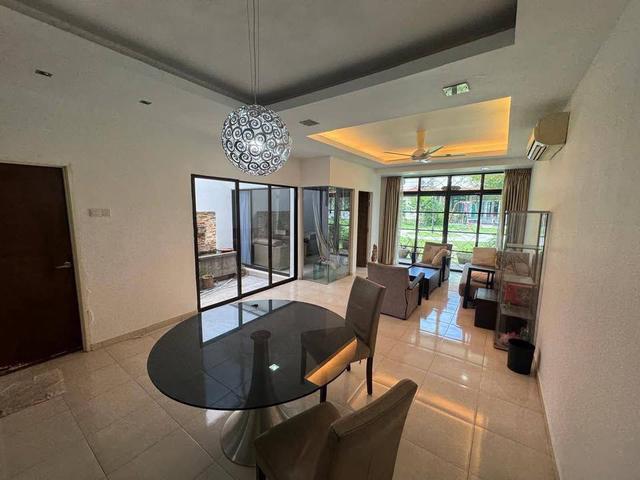 Terraced House for sale in Malaka