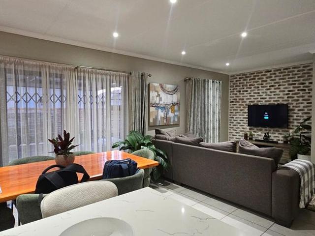 Apartment for rent in Lion Park Informal Settlement, Randburg