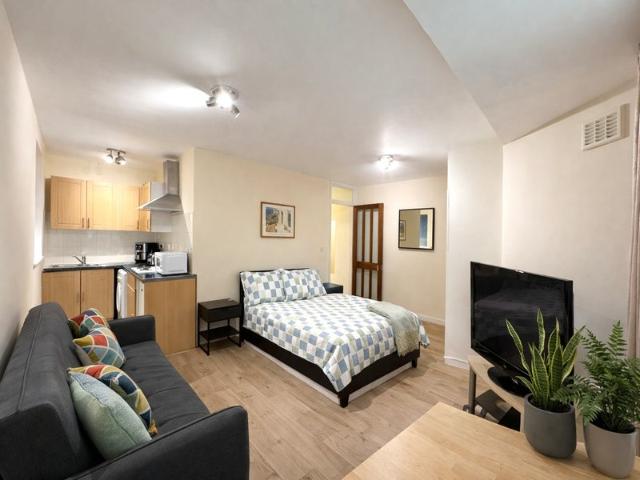 Studio for rent in Earl's Court, Greater London