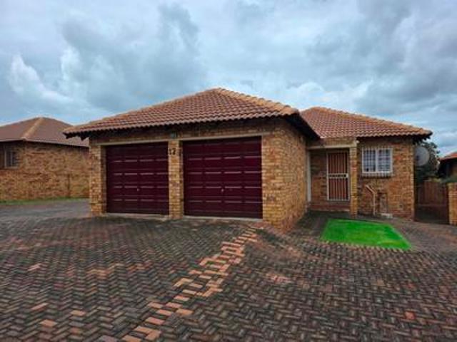 Townhouse for sale in Roodepoort, Gauteng