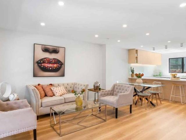 Townhouse for rent in Sunnynook