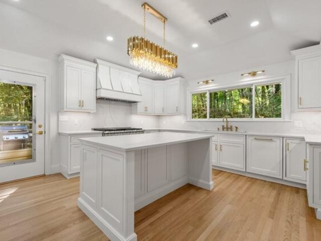 House for sale in Weston, Middlesex County