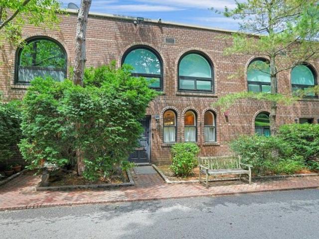 House for sale in The Bronx, Arverne