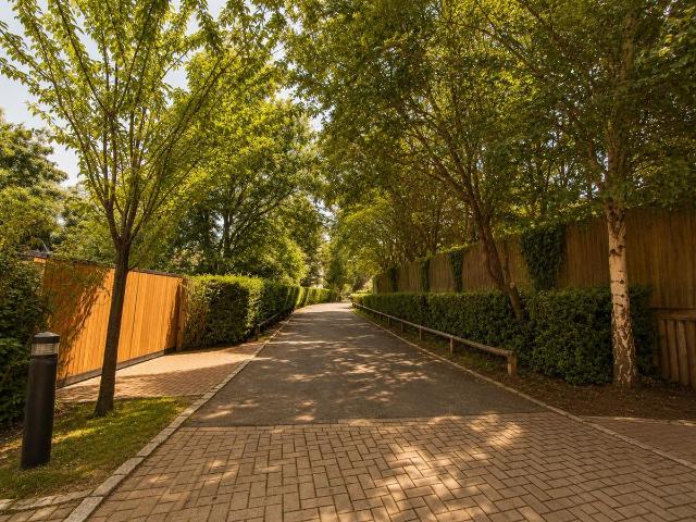 House for rent in Hadley Wood, Greater London