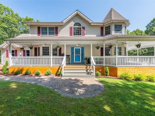 House for sale in Manorville