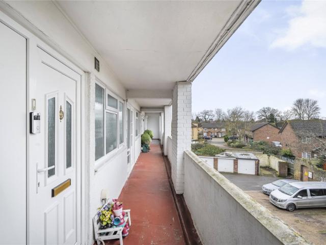 House for rent in Row Town, Surrey