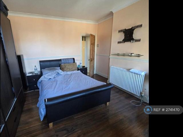 House for rent in Rush Green, Greater London