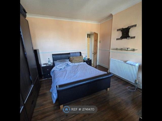 House for rent in Rush Green, Greater London
