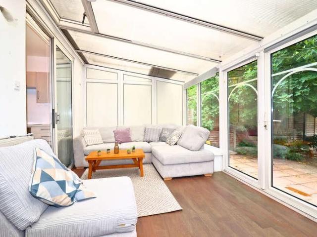 Apartment for rent in Royal Borough of Kingston upon Thames, Greater London