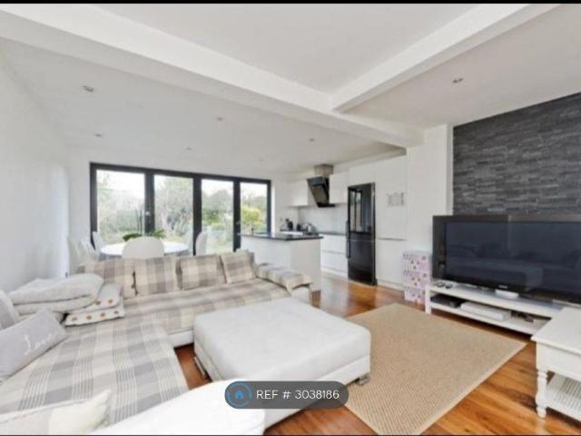 House for rent in Royal Borough of Kingston upon Thames, Greater London
