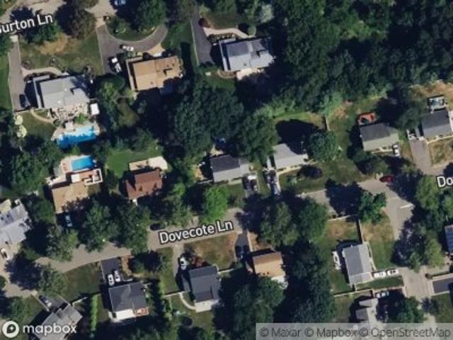 House for sale in Commack