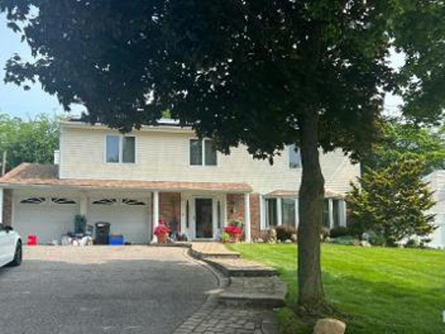 House for sale in Nesconset