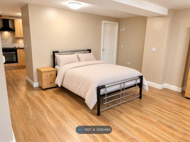 Studio for rent in Spike Island, Bristol