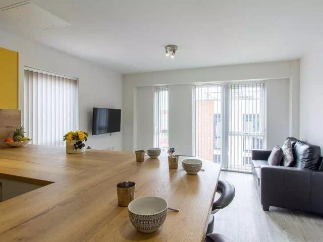 Room for rent in St Matthew's, Old Wharf