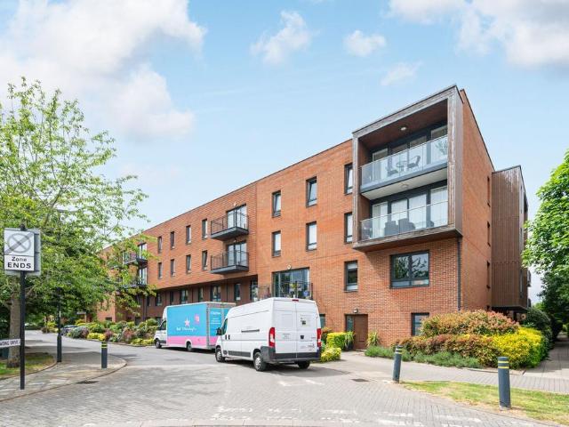 Apartment for rent in Horn Park, Greater London