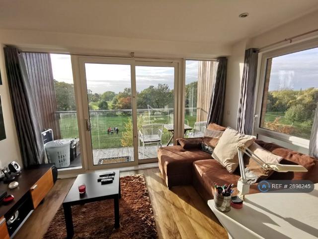 Apartment for rent in Horn Park, Greater London