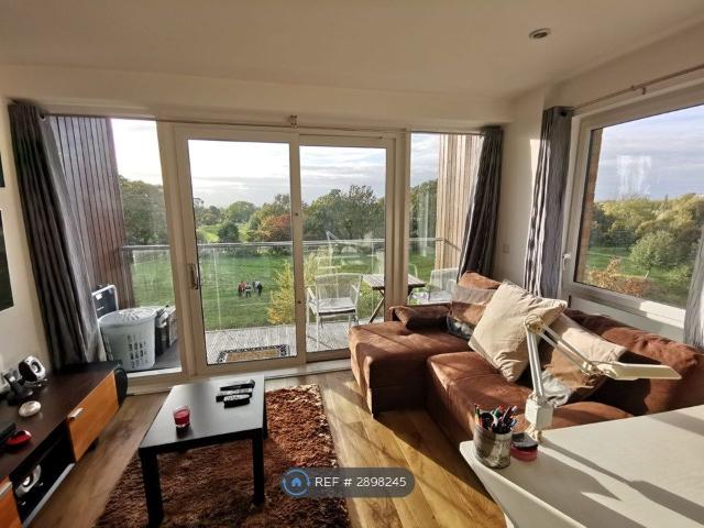 Apartment for rent in Horn Park, Greater London