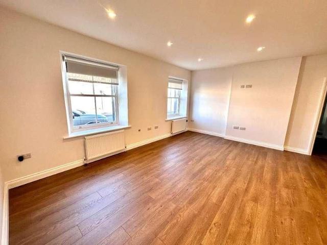 Apartment for rent in Milnsbridge, Kirklees