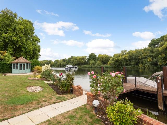 House for rent in Oakley Green, Bray