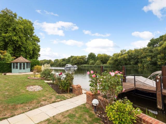 House for rent in Oakley Green, Bray