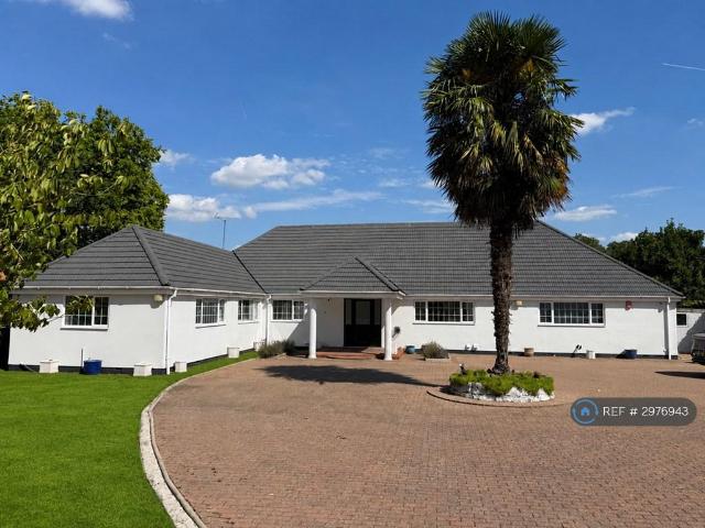 House for rent in Oakley Green, Bray