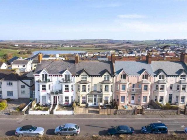 Apartment for rent in Flexbury, Cornwall