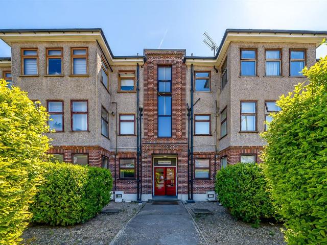 Studio for rent in London Borough of Croydon, Purley